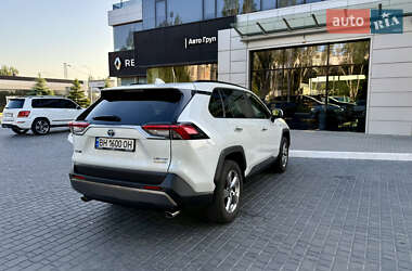 Внедорожник / Кроссовер Toyota RAV4 2019 в 
