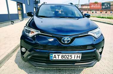 Внедорожник / Кроссовер Toyota RAV4 2017 в Калуше
