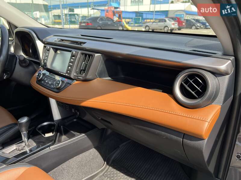 Внедорожник / Кроссовер Toyota RAV4 2017 в Киеве