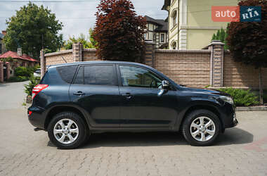 Внедорожник / Кроссовер Toyota RAV4 2010 в 