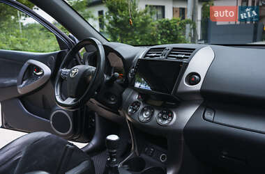 Внедорожник / Кроссовер Toyota RAV4 2010 в 