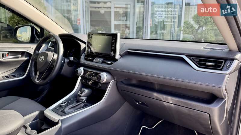 Внедорожник / Кроссовер Toyota RAV4 2020 в Чернигове