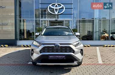 Внедорожник / Кроссовер Toyota RAV4 2020 в 