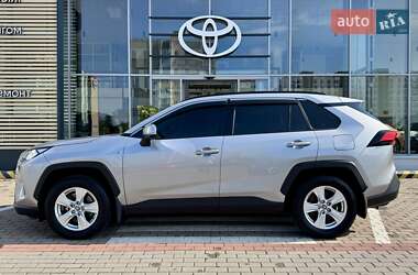 Внедорожник / Кроссовер Toyota RAV4 2020 в 