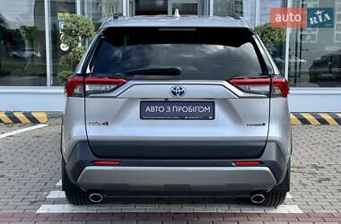 Внедорожник / Кроссовер Toyota RAV4 2020 в 