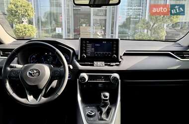 Внедорожник / Кроссовер Toyota RAV4 2020 в 