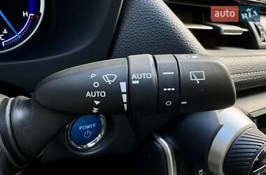 Внедорожник / Кроссовер Toyota RAV4 2020 в 