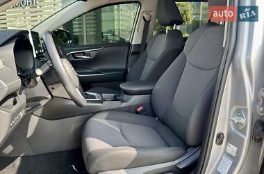 Внедорожник / Кроссовер Toyota RAV4 2020 в 