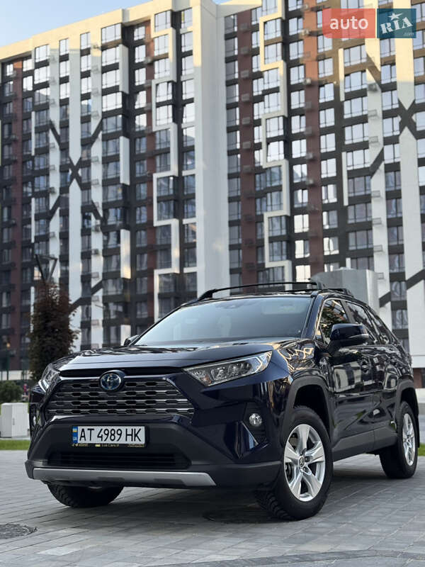 Внедорожник / Кроссовер Toyota RAV4 2021 в Ивано-Франковске