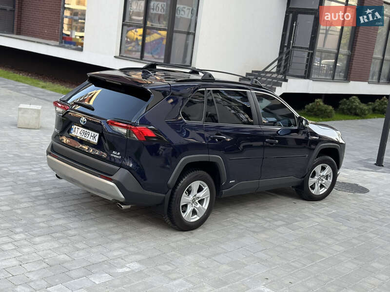 Внедорожник / Кроссовер Toyota RAV4 2021 в Ивано-Франковске