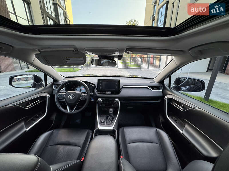 Внедорожник / Кроссовер Toyota RAV4 2021 в Ивано-Франковске