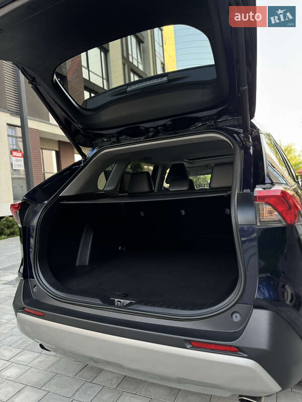 Внедорожник / Кроссовер Toyota RAV4 2021 в Ивано-Франковске