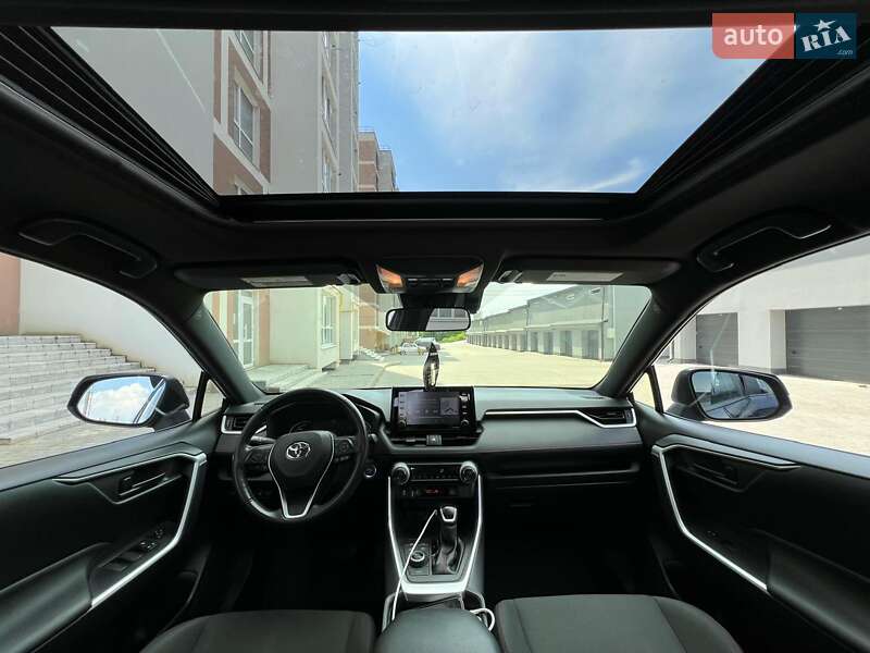 Позашляховик / Кросовер Toyota RAV4 2021 в Тернополі