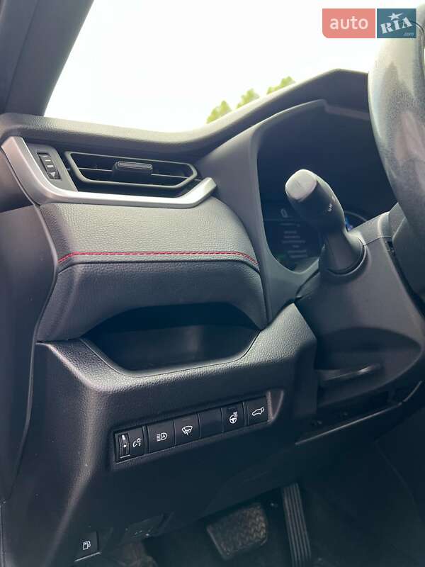 Позашляховик / Кросовер Toyota RAV4 2021 в Тернополі
