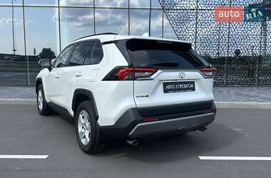 Внедорожник / Кроссовер Toyota RAV4 2021 в 