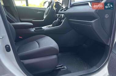 Внедорожник / Кроссовер Toyota RAV4 2021 в 