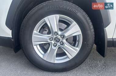 Внедорожник / Кроссовер Toyota RAV4 2021 в 