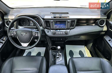Позашляховик / Кросовер Toyota RAV4 2017 в 