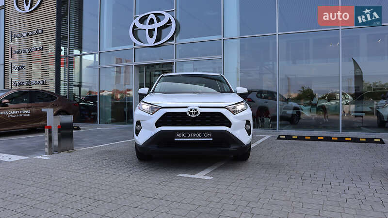 Внедорожник / Кроссовер Toyota RAV4 2019 в Ровно