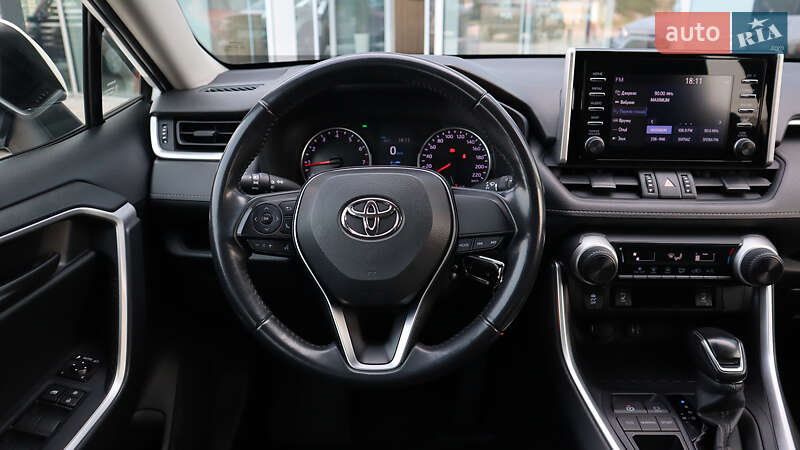 Внедорожник / Кроссовер Toyota RAV4 2019 в Ровно