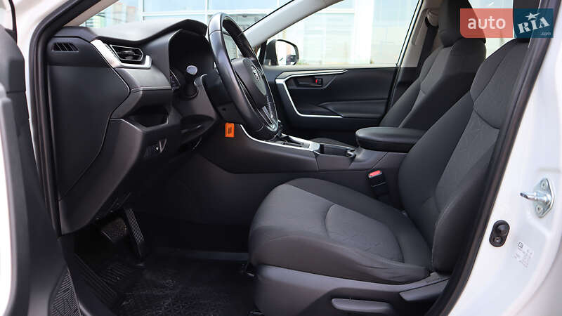Внедорожник / Кроссовер Toyota RAV4 2019 в Ровно