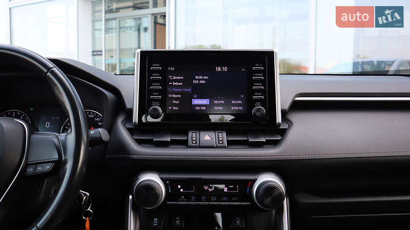 Внедорожник / Кроссовер Toyota RAV4 2019 в Ровно