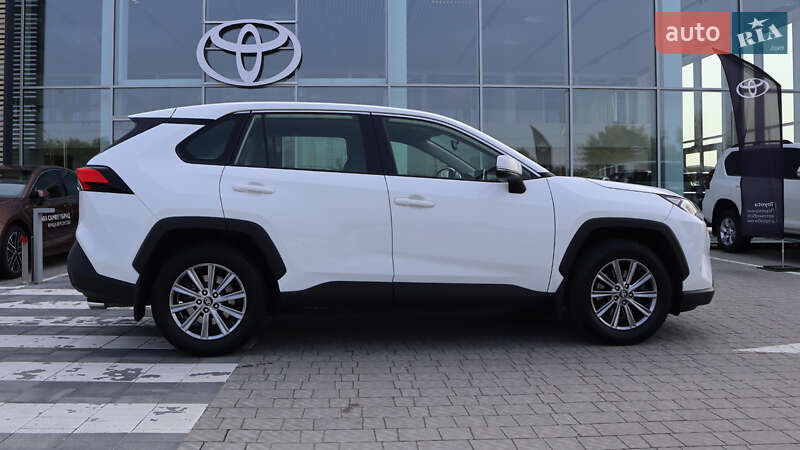 Внедорожник / Кроссовер Toyota RAV4 2019 в Ровно