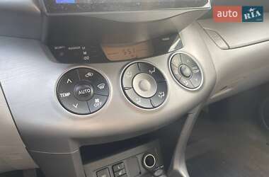 Позашляховик / Кросовер Toyota RAV4 2006 в 