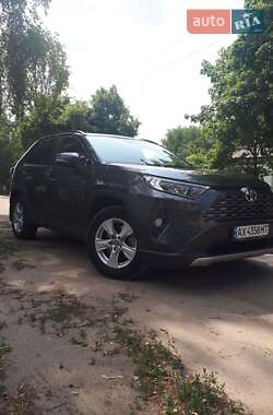 Позашляховик / Кросовер Toyota RAV4 2019 в Ізюмі