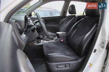 Позашляховик / Кросовер Toyota RAV4 2011 в 
