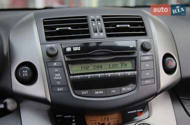 Позашляховик / Кросовер Toyota RAV4 2011 в 