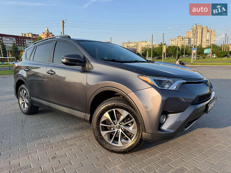 Позашляховик / Кросовер Toyota RAV4 2016 в Львові