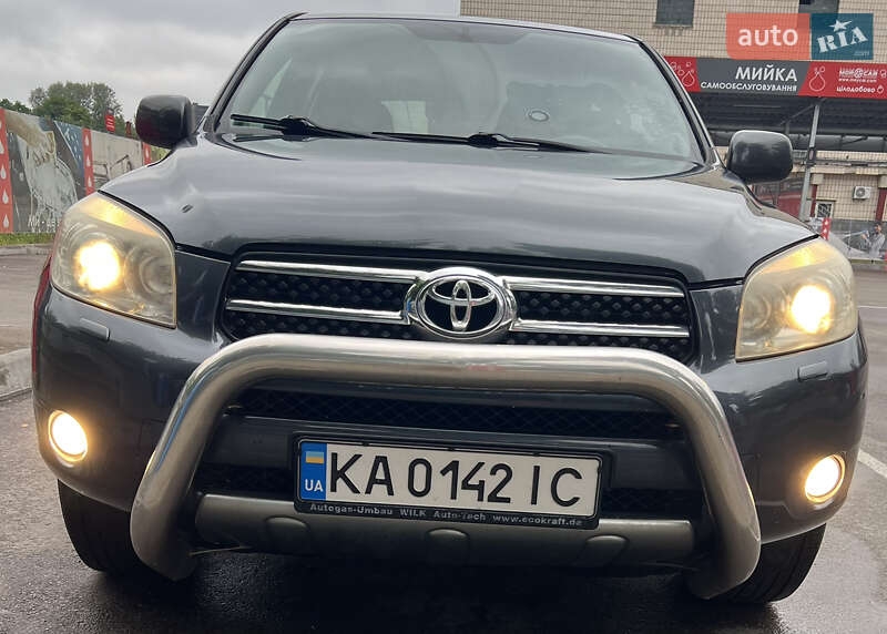 Позашляховик / Кросовер Toyota RAV4 2008 в 