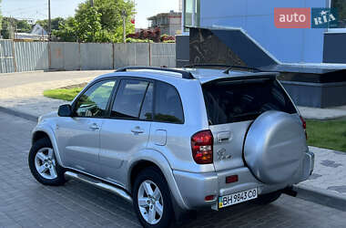 Позашляховик / Кросовер Toyota RAV4 2005 в 