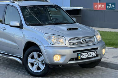 Позашляховик / Кросовер Toyota RAV4 2005 в 
