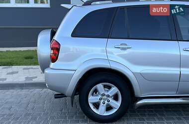 Позашляховик / Кросовер Toyota RAV4 2005 в 