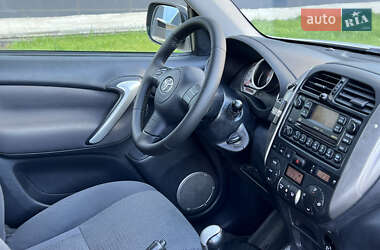 Позашляховик / Кросовер Toyota RAV4 2005 в 