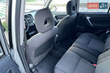 Позашляховик / Кросовер Toyota RAV4 2005 в 