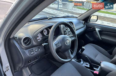Позашляховик / Кросовер Toyota RAV4 2005 в 