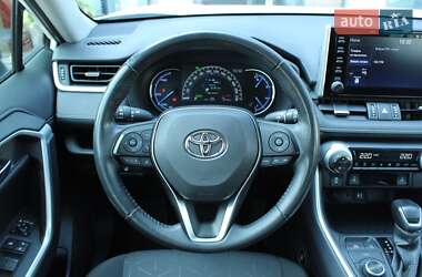 Позашляховик / Кросовер Toyota RAV4 2019 в 