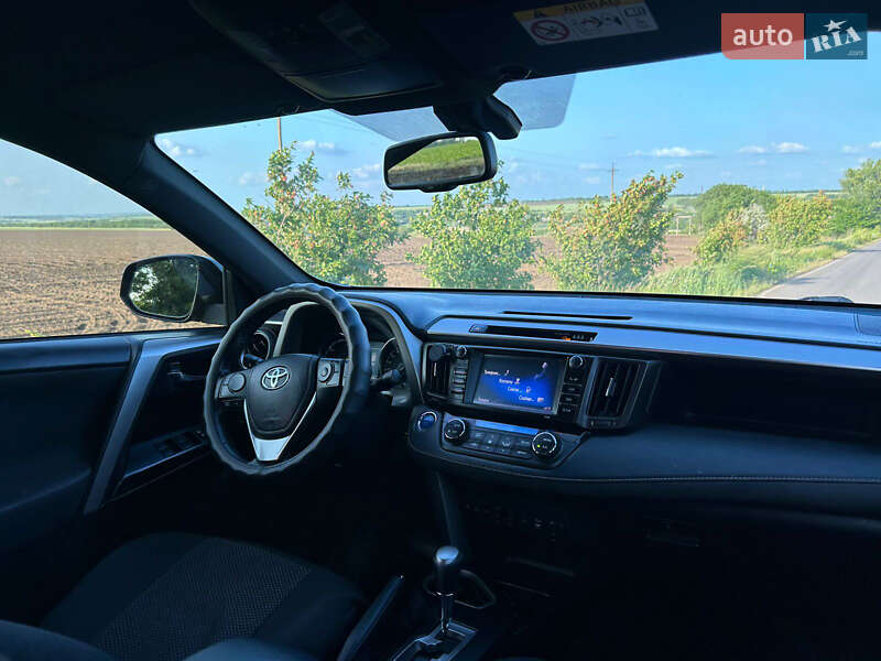 Позашляховик / Кросовер Toyota RAV4 2017 в Дніпрі