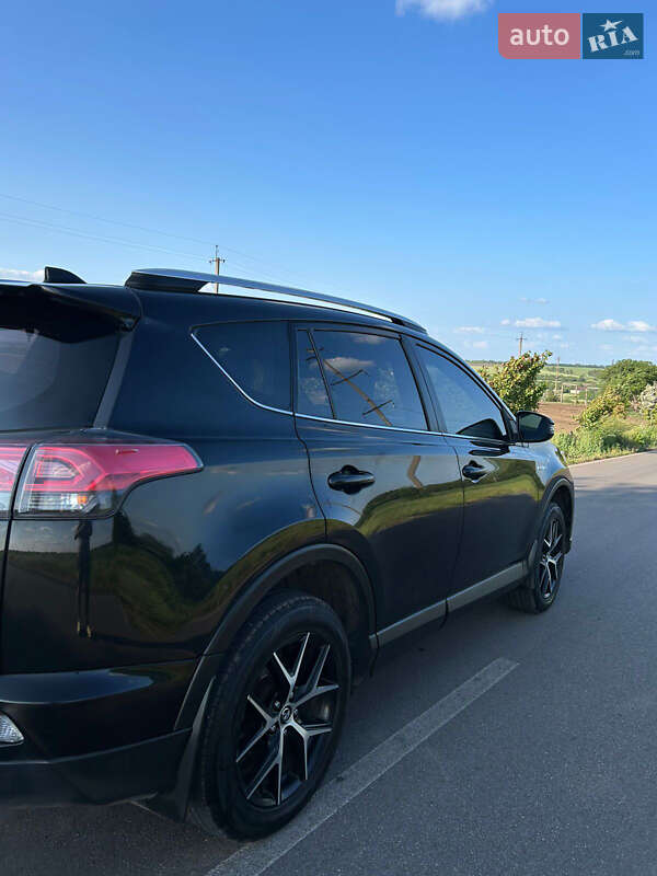 Позашляховик / Кросовер Toyota RAV4 2017 в Дніпрі