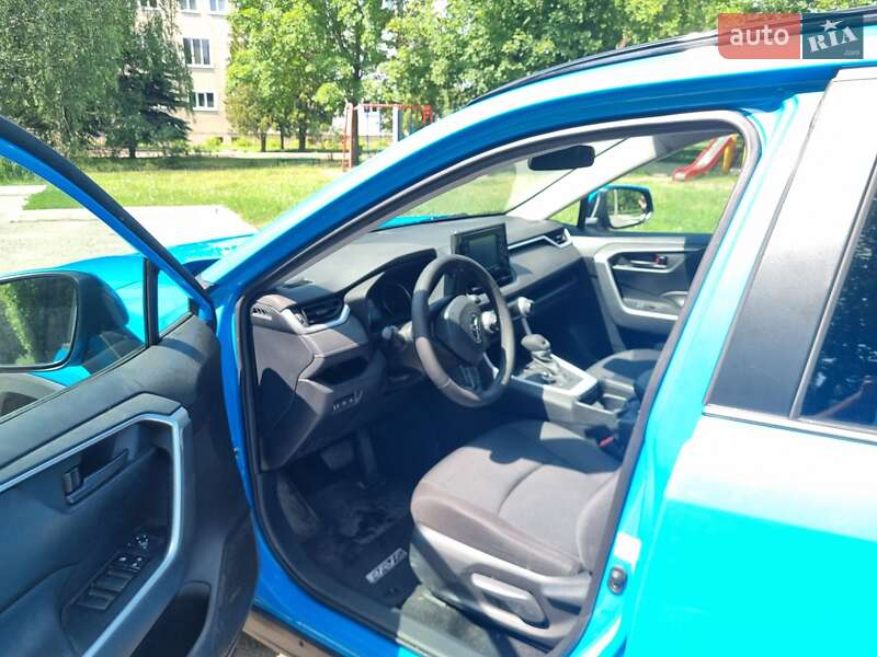 Позашляховик / Кросовер Toyota RAV4 2020 в Харкові