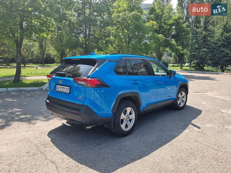 Позашляховик / Кросовер Toyota RAV4 2020 в Харкові