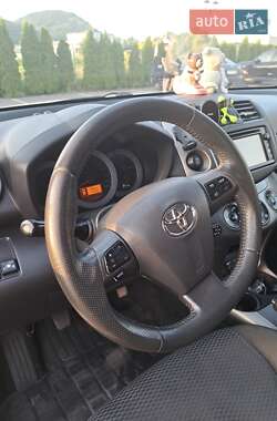 Внедорожник / Кроссовер Toyota RAV4 2012 в 