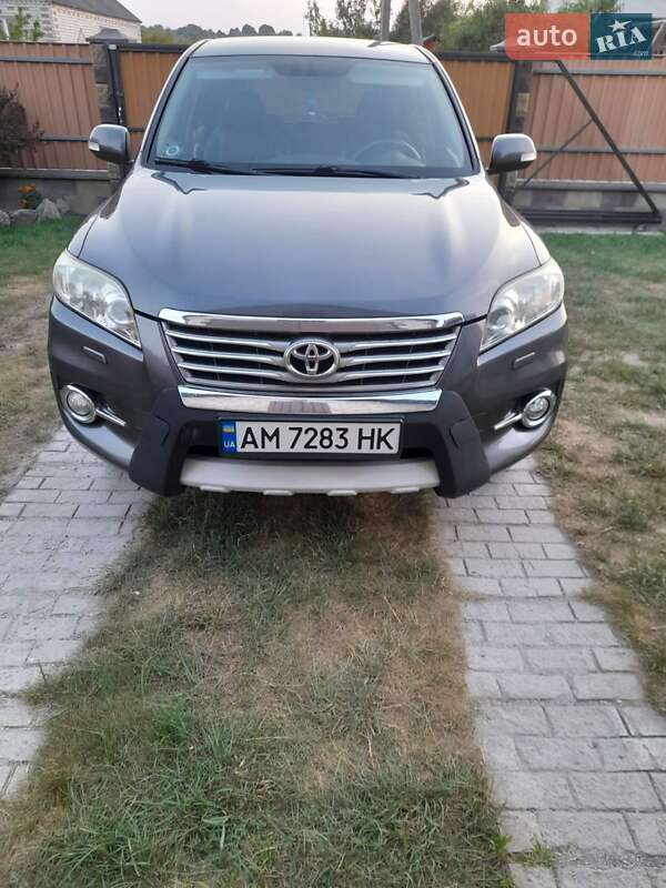 Внедорожник / Кроссовер Toyota RAV4 2011 в Звягеле