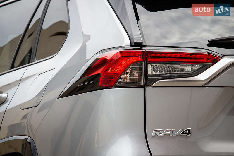 Внедорожник / Кроссовер Toyota RAV4 2020 в Львове