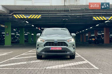 Внедорожник / Кроссовер Toyota RAV4 2020 в 