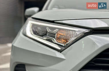 Внедорожник / Кроссовер Toyota RAV4 2020 в 