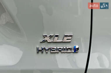 Внедорожник / Кроссовер Toyota RAV4 2020 в 